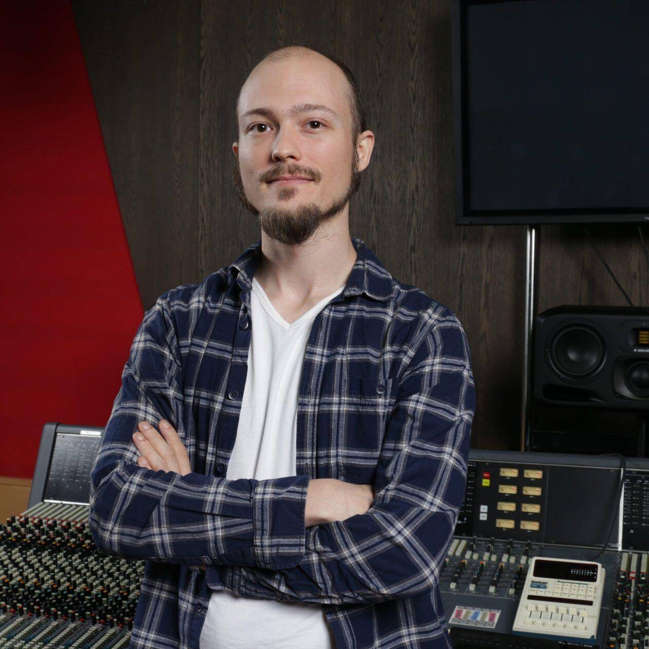 Alejandro Gabasa<hr><i>Productor Musical. Ingeniero de grabación, mezcla y Dolby Atmos</i>