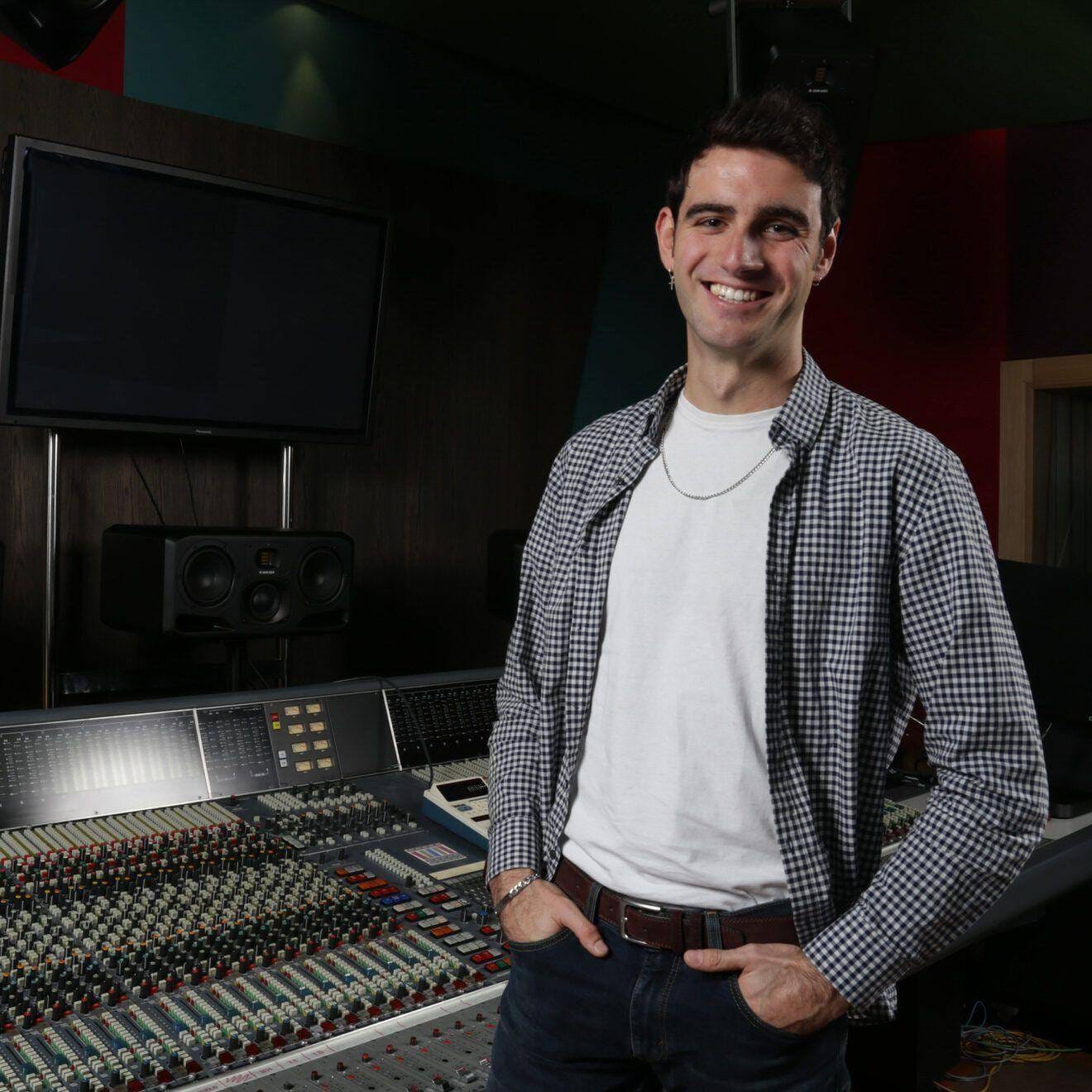 Alejandro Gabasa<hr><i>Productor Musical. Ingeniero de grabación, mezcla y Dolby Atmos</i>